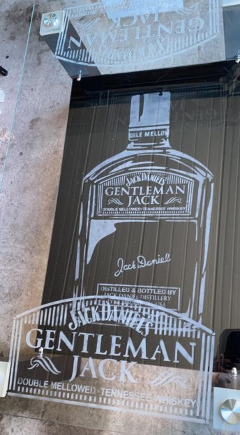 Photo d eric sablage sur verre jack daniel s