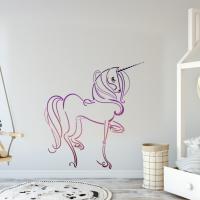 Mur chambre fille pochoir licorne peint