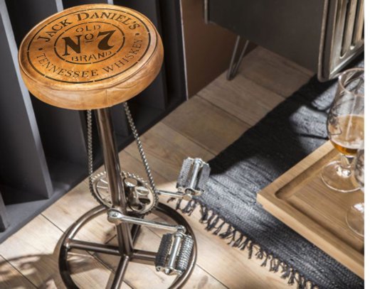 Tabouret relooke jack daniels pochoir